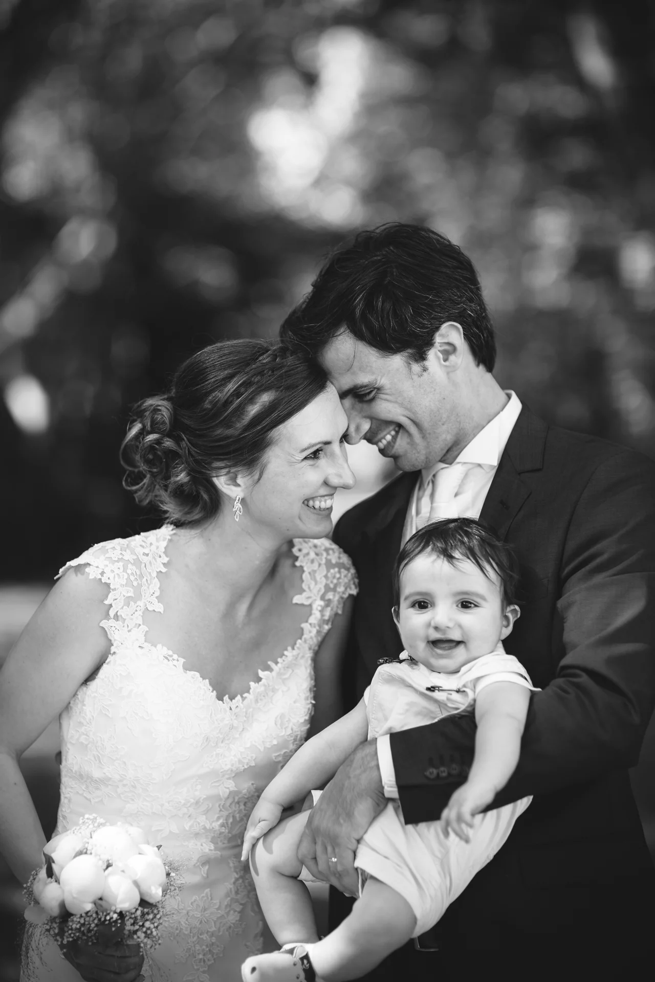 Portrait mariage couple bebe enfant noir blanc