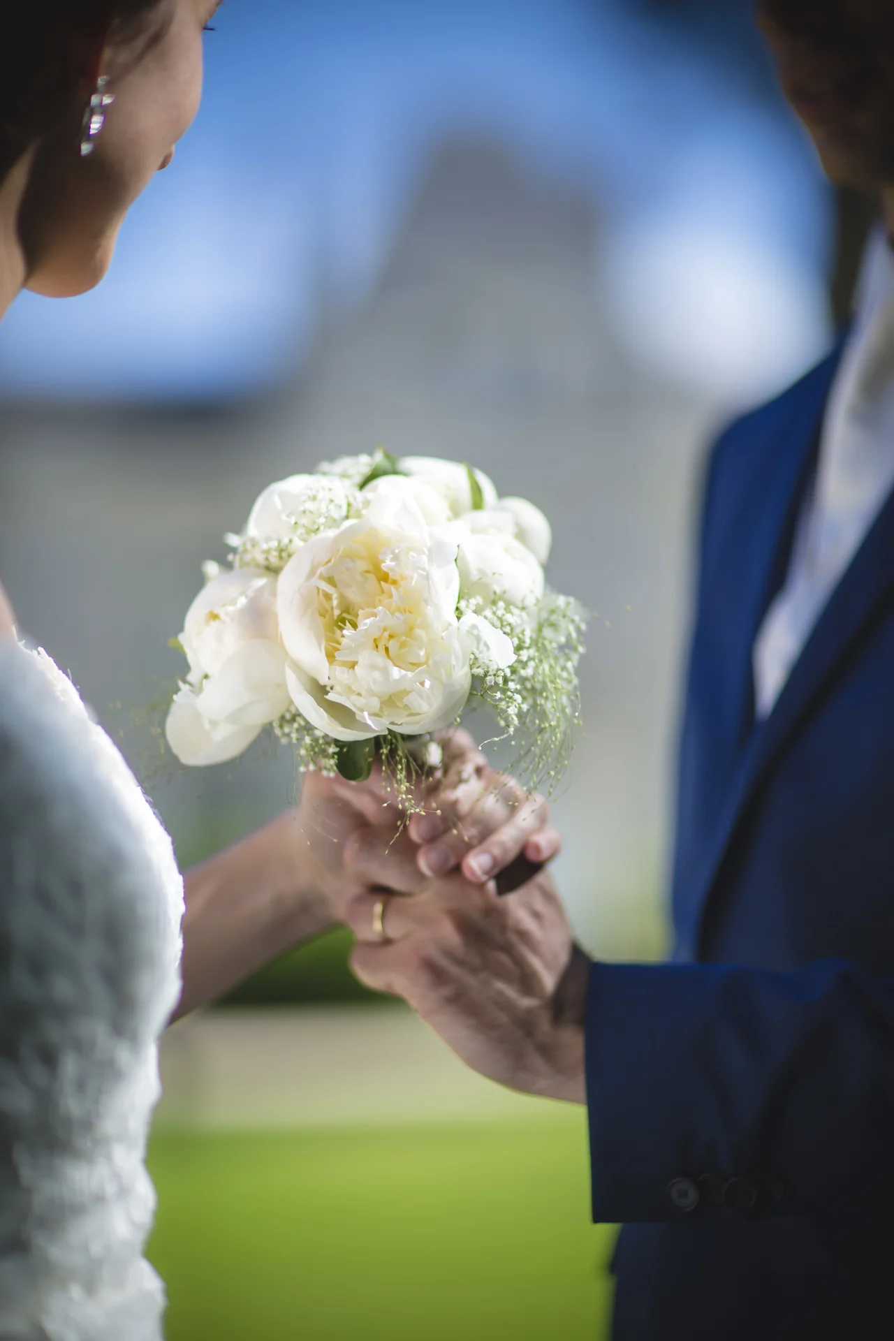Portrait mariage couple bouquet detail