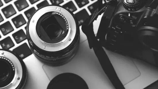 materiel appareil photo objectif ordinateur